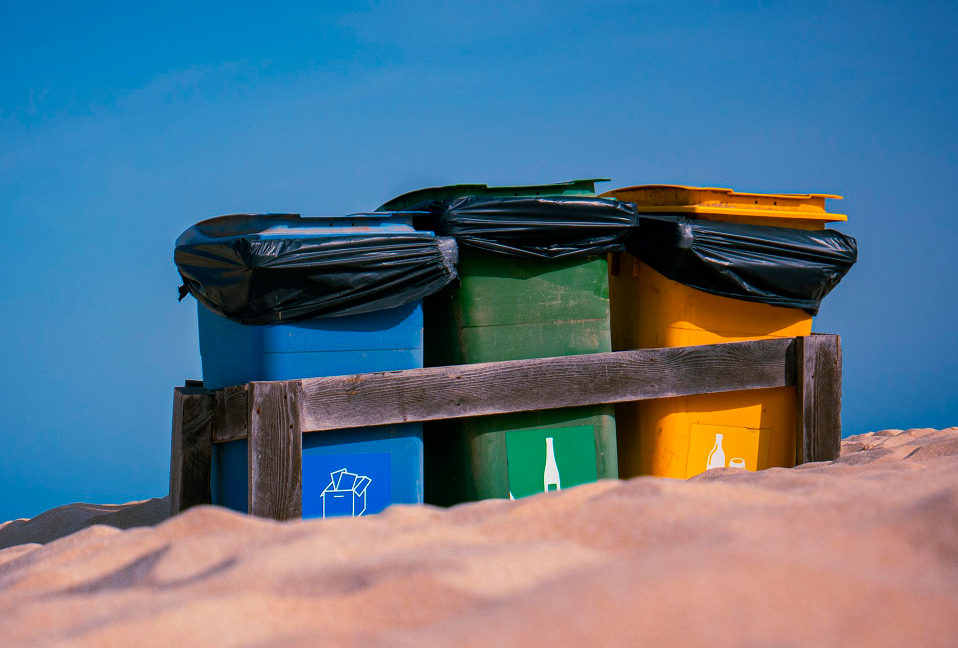 project-3 contenedores en la playa
